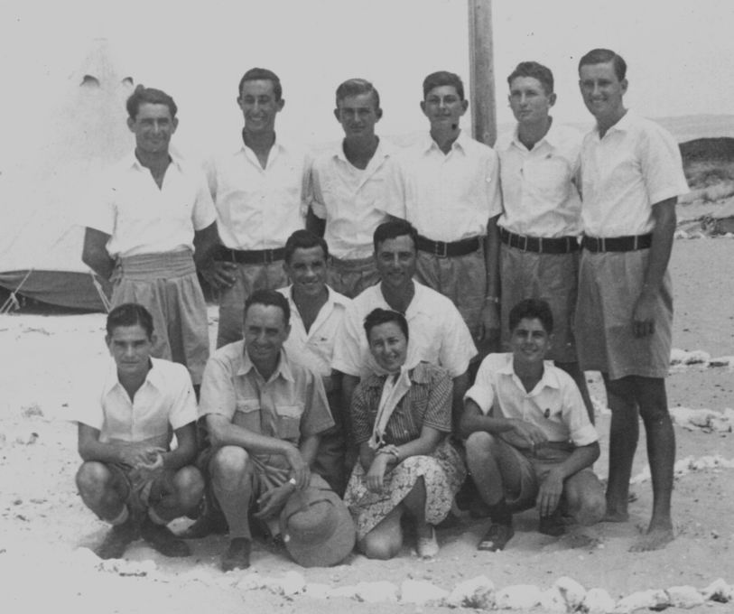 מחנה הפועל וצופי-ים – עתלית 1944 – מימין צבי שידלו אברהם זכאי