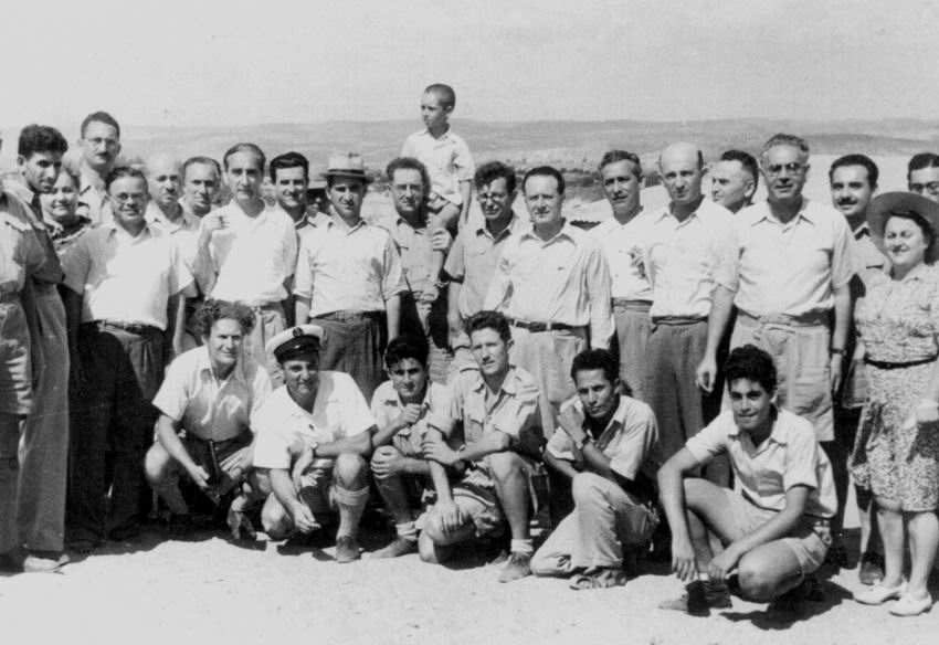 מחנה ימי – משתתפים ואורחים – מימין – זיליסט, כורעים משמאל – …