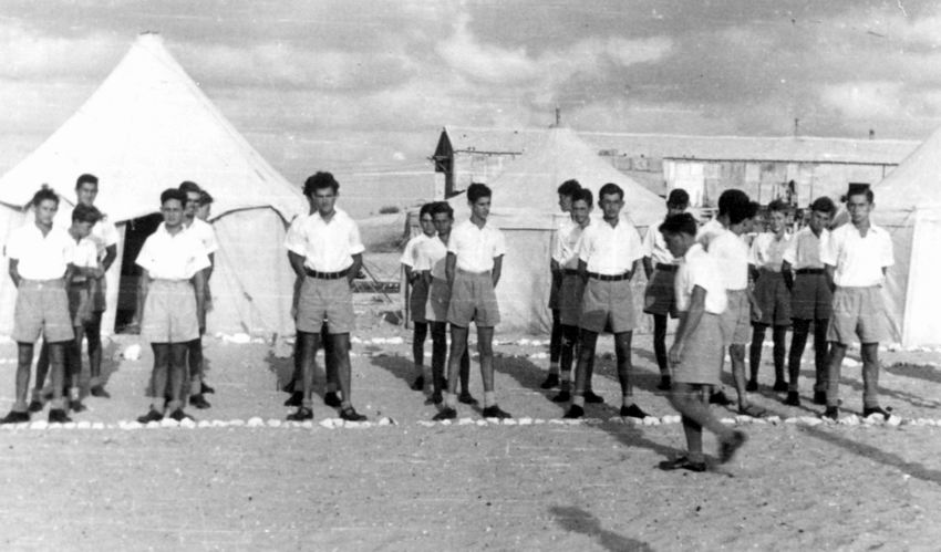 מחנה דרגה א' של הפועל – נוה ים – 1946 – הרמת מערך על עוגן