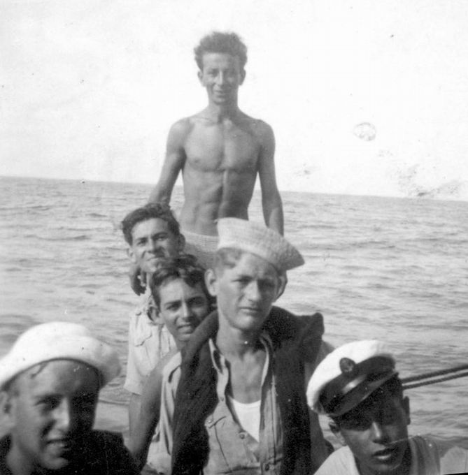 מחנה דרגה א' של הפועל – נוה ים – 1946 – הובלת הסירה