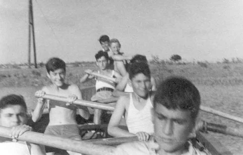1944- גדוד "סער" קבוצת "גלאון" מלפנים: עוזי קופילוב-קלי אמציה, חנוך, יזהר, אמנון בדר