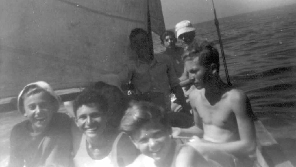 קיץ 1947 קבוצת "אופק" – משה לנגוס, גרא, אמנון יצחקי, פיני