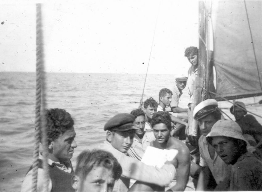 הפלגה לעזה – 1941 – מימין קרוב – אבנר גלעד