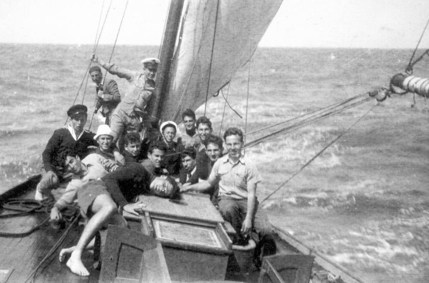 בהפלגה על הארלוזורוב – 1943 – מימין – שמואל טנקוס, קומנדר