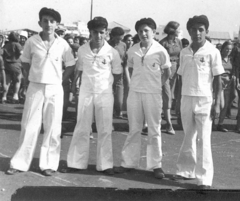 1936 – חברי הפלוגה במצעד 1 במאי