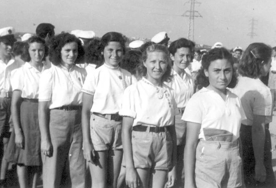 יום הים מאי 1944 – גדוד סער – מימין: ציפורה, שלישית מרים